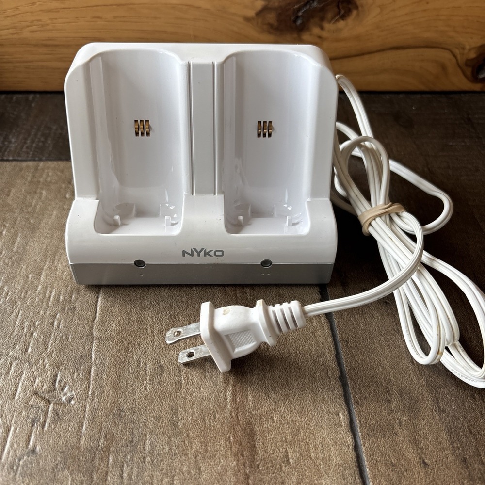 Nyko #87000-A50 Charge Station for Nintendo Wii Controllers - Tested
